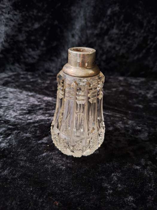 Vintage 1930's Cut Glass Scent Bottle. (Some Small Chips)