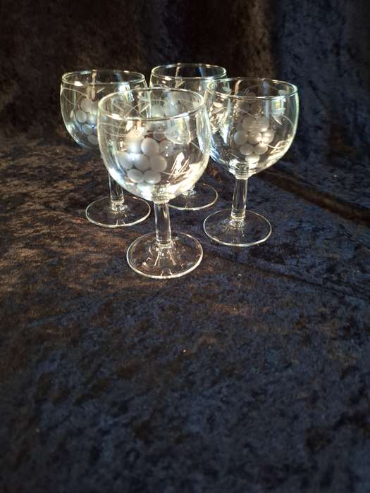 Stunning Vintage Set of 4 Grape Pattern White Wine Glasses.