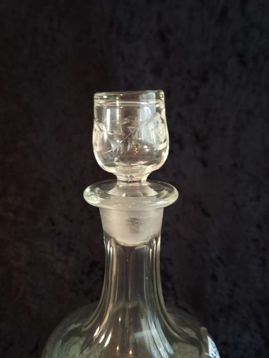Beautiful Vintage Rose Cut Crystal Decanter.