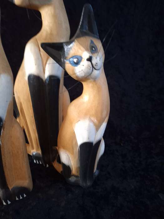 Beautiful Wooden Cat Figurines