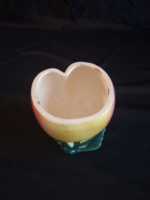 Beautiful Vintage Italian Ceramic Jam Pot. (Small Crack)