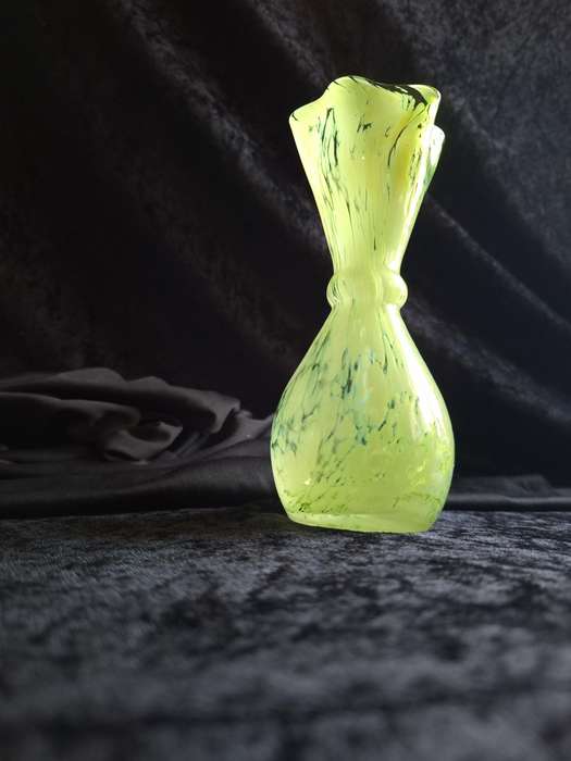 Beautiful Vintage Hand Blown Glass Vase.