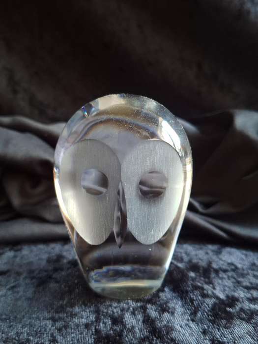 Stunning Vintage Royal Krona Crystal Owl by Swedish Artist - Hanne Dreutler.