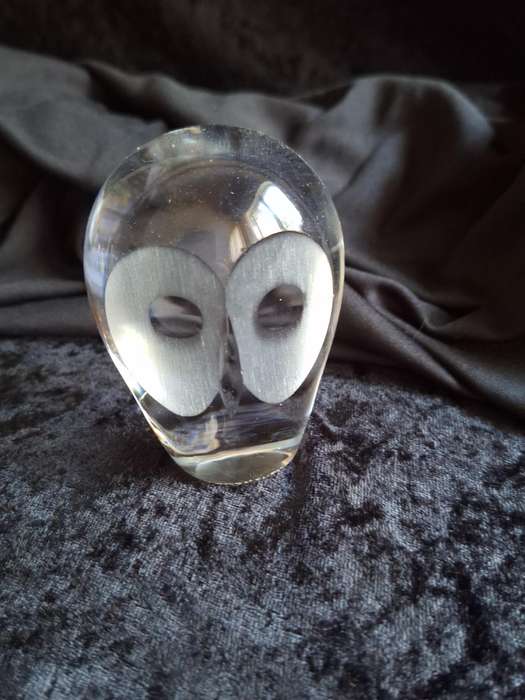 Stunning Vintage Royal Krona Crystal Owl by Swedish Artist - Hanne Dreutler.