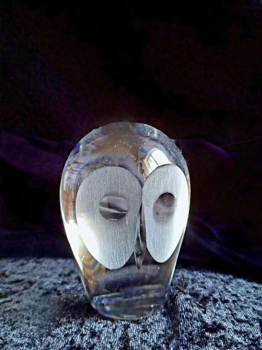 Stunning Vintage Royal Krona Crystal Owl by Swedish Artist - Hanne Dreutler.