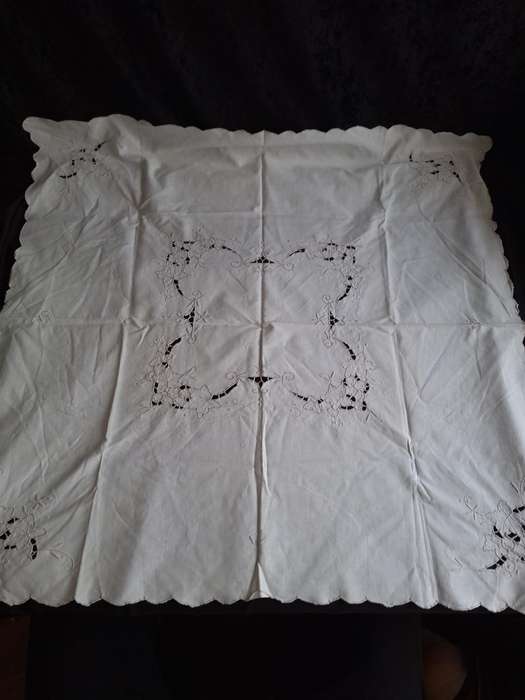 Beautiful Vintage Tea Cloth