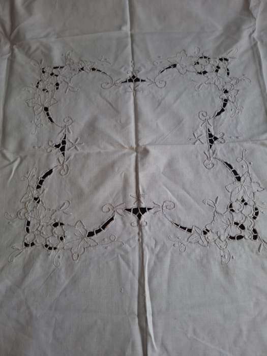 Beautiful Vintage Tea Cloth