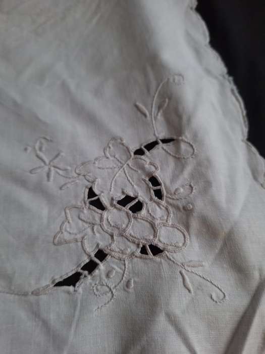 Beautiful Vintage Tea Cloth
