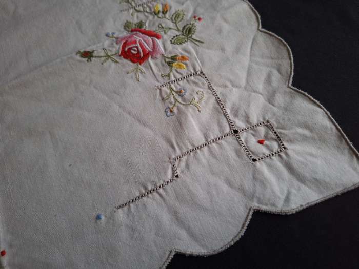 Beautiful Vintage Embroidered Tray Cloth.