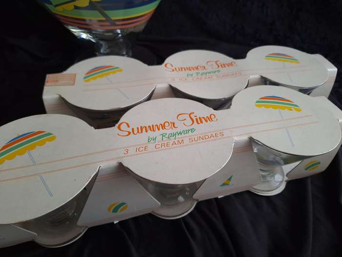 Stunning Retro Summertime by Ray Ware Ice Cream Sundaes Set.
