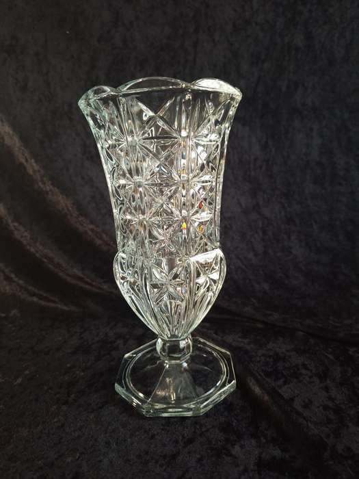 Beautiful Vintage Italian Pressed Glass Vase.