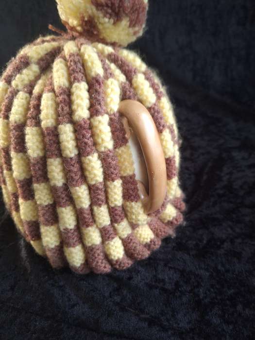 Beautiful Retro 1960's Hand Knitted Teapot Cozy