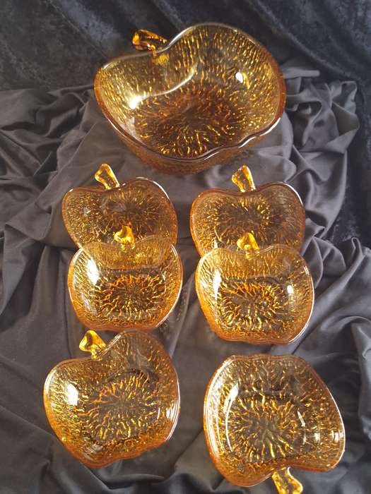 Beautiful Vintage Italian Amber Coloured Glass Dessert Set.