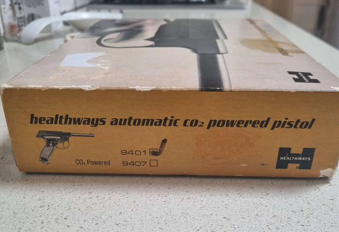 ### Vintage Healthways Plainsman Automatic CO2-Powered Air Pistol .175 BB Gun ###