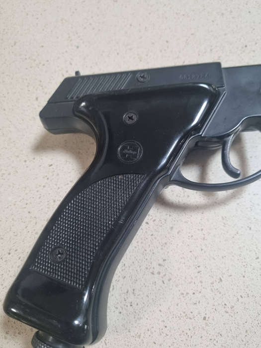 ### Vintage Healthways Plainsman Automatic CO2-Powered Air Pistol .175 BB Gun ###