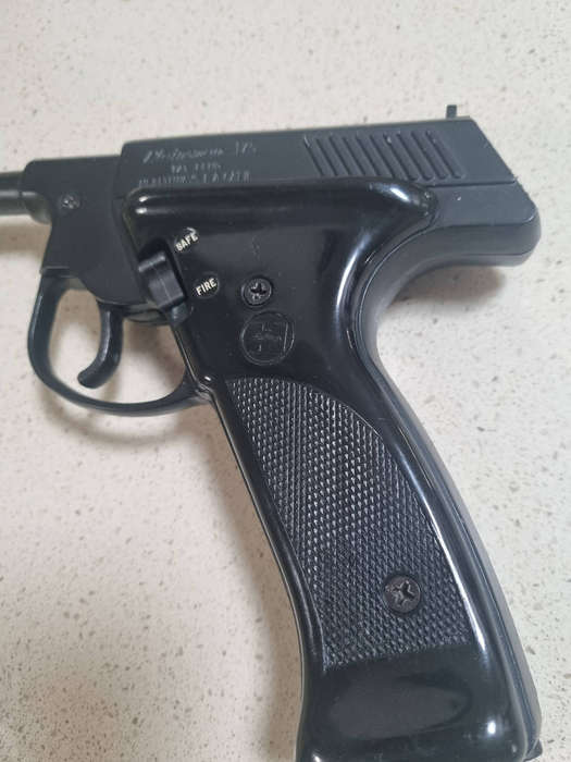 ### Vintage Healthways Plainsman Automatic CO2-Powered Air Pistol .175 BB Gun ###