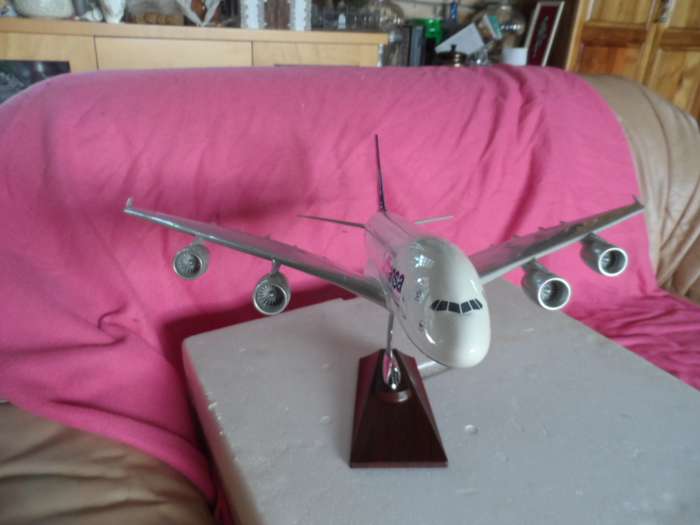 AIRBUS A380-800 LUFTHANSA DIECAT TABLE TOP MODEL