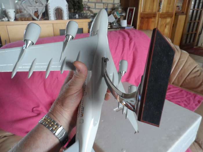 AIRBUS A380-800 LUFTHANSA DIECAT TABLE TOP MODEL