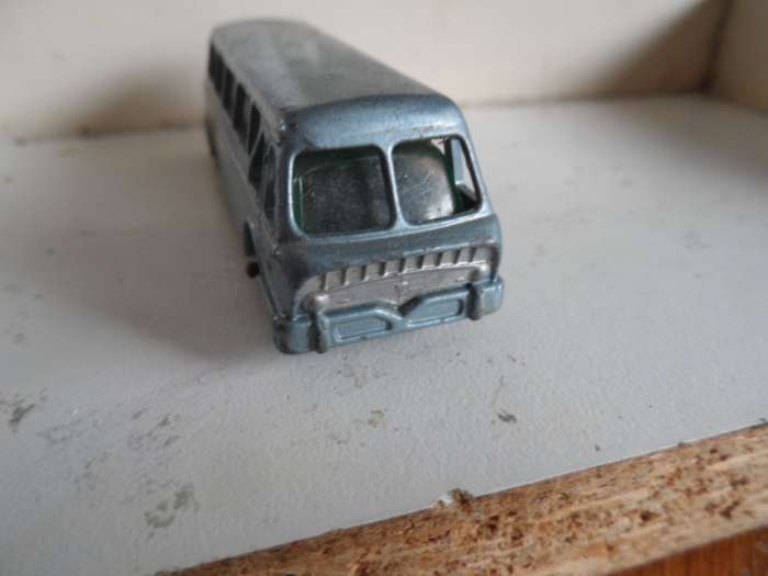 Vintage Matchbox Lesney #40 LEYLAND ROYAL TIGER COACH- SILVER WHEELS