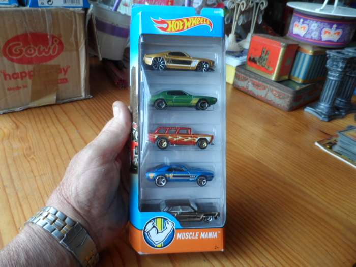 2016 HOT WHEELS MINT IN BOX 5 CAR GIFT PACK MUSCLE MANIA