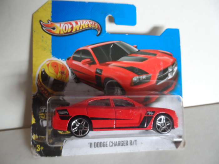 2013 HOT WHEELS HW SHOWROOM 11 DODGE CHARGER R/T - SEALED- [M55]
