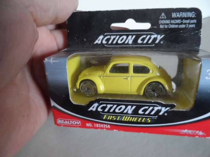 diecast realtoy  182425a vw beetle  fast wheels [m300]
