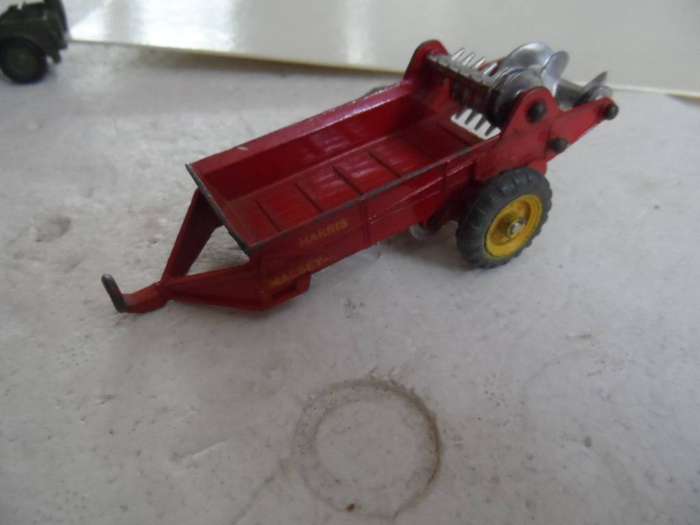 DINKY 321 MASSEY HARRIS MANURE SPREADER [M100]