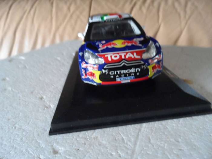 bburago 1/32 2011 citroen racing total world rally team -sebastion ogler [m200]