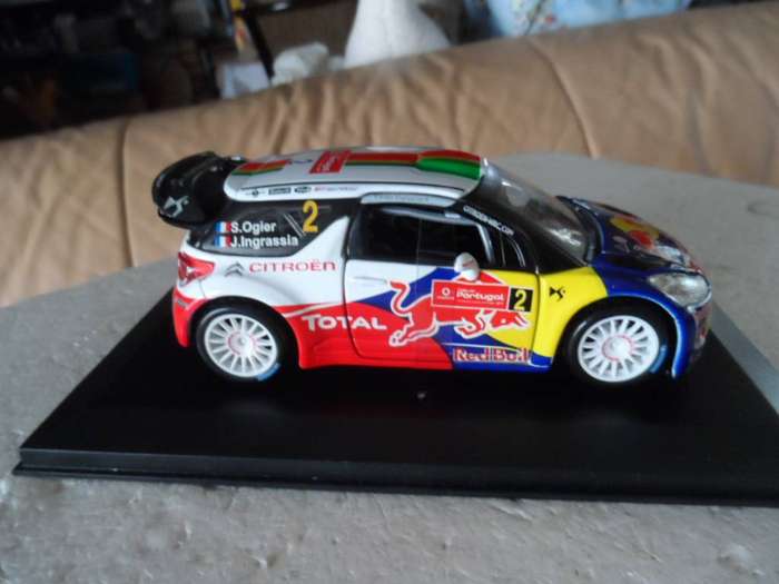 bburago 1/32 2011 citroen racing total world rally team -sebastion ogler [m200]