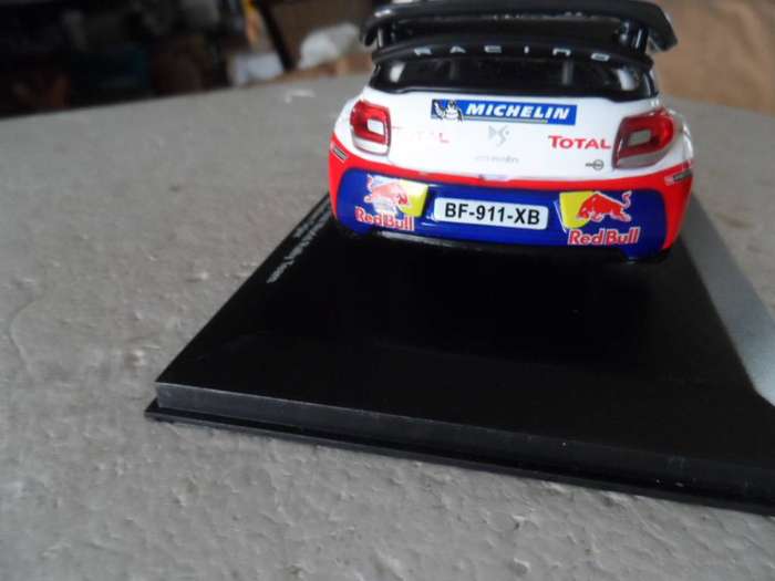 bburago 1/32 2011 citroen racing total world rally team -sebastion ogler [m200]