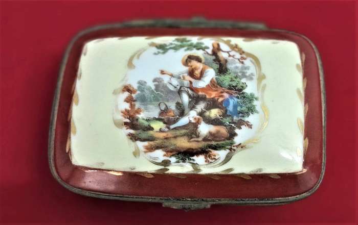 Vintage "Limoges" Porcelain Jewelry Box - 10 x 8 x 5cm - Reasonable offers welcome