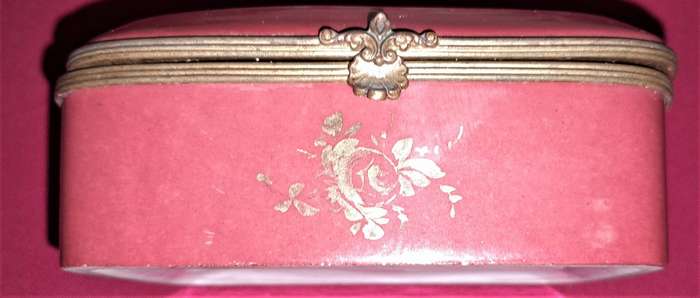 Vintage "Limoges" Porcelain Jewelry Box - 10 x 8 x 5cm - Reasonable offers welcome