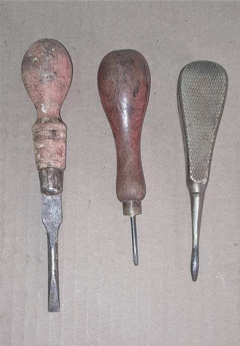 3 Vintage Screwdrivers -as per pictures