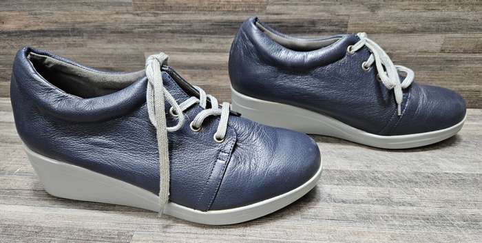 Navy & Grey leather Froggie wedge heel sneakers, size 7