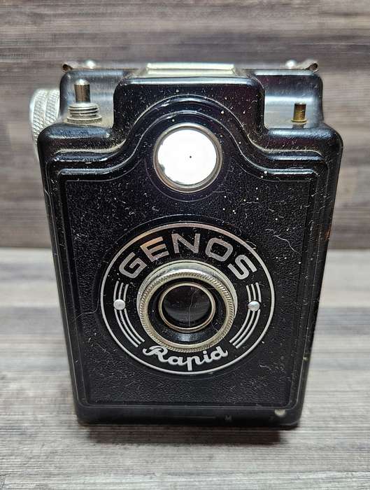 Vintage c1950s German Genos Box camera & Agfalux Flash Gun