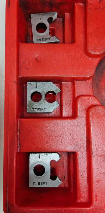 Ratchet pipe threader as pictured