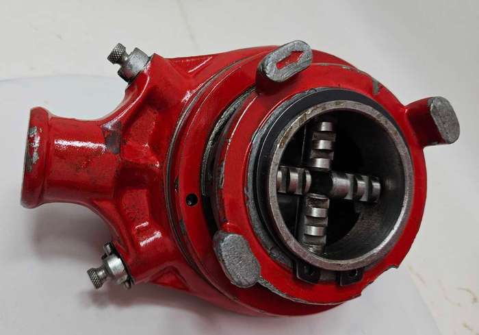 Ratchet pipe threader as pictured
