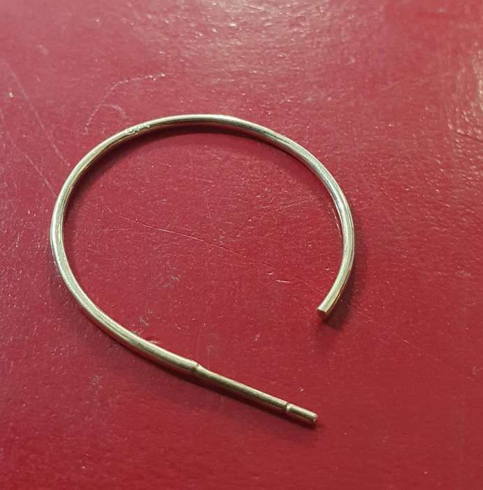 9ct GOLD EAR RING.