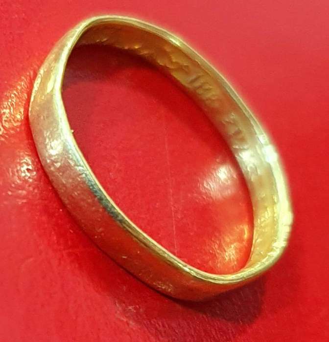 18ct GOLD ANTIQUE  WEDDING BAND.