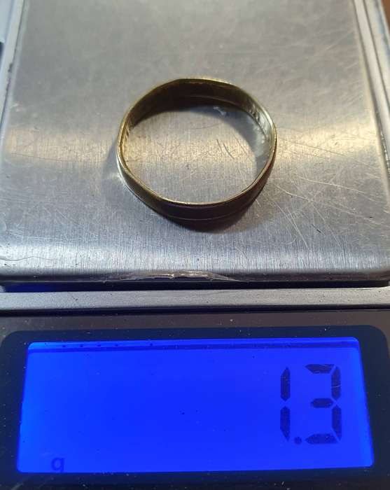 18ct GOLD ANTIQUE  WEDDING BAND.