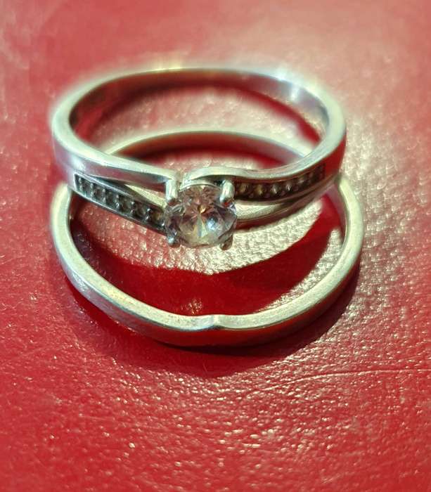 STERLING SILVER ENGAGEMENT RING WITH POLISHED STONE AND WEDDING BAND.