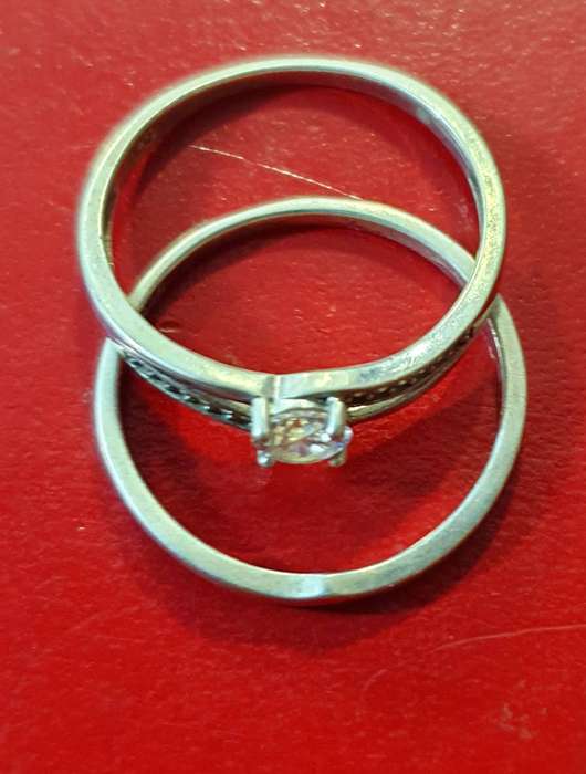 STERLING SILVER ENGAGEMENT RING WITH POLISHED STONE AND WEDDING BAND.