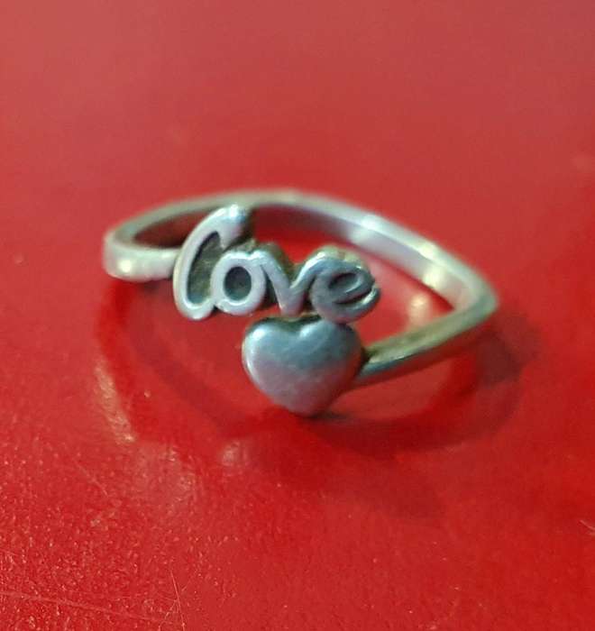 STERLING SILVER LOVE RING.