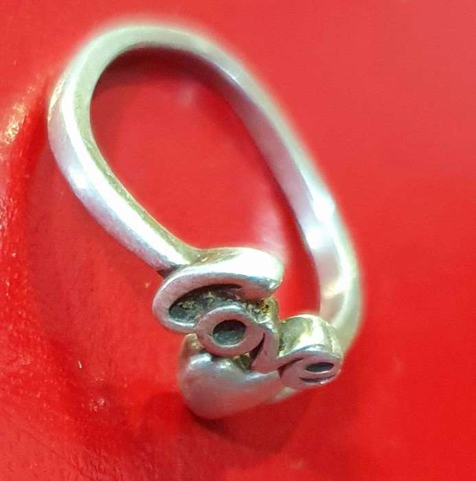 STERLING SILVER LOVE RING.