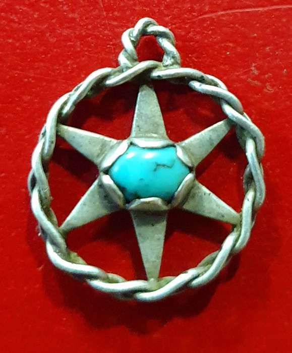 STERLING SILVER TURQUISE OPAQUE STONE PENDANT.