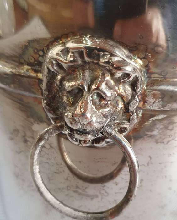 ANTIQUE  ICE BUCKET. HEAVY SILVER PLATED.