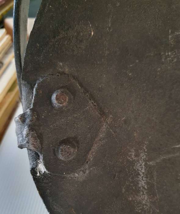 ANTIQUE 1850s CAST IRON HANGING GRIDDLE . FLATBREAD/PANCAKE