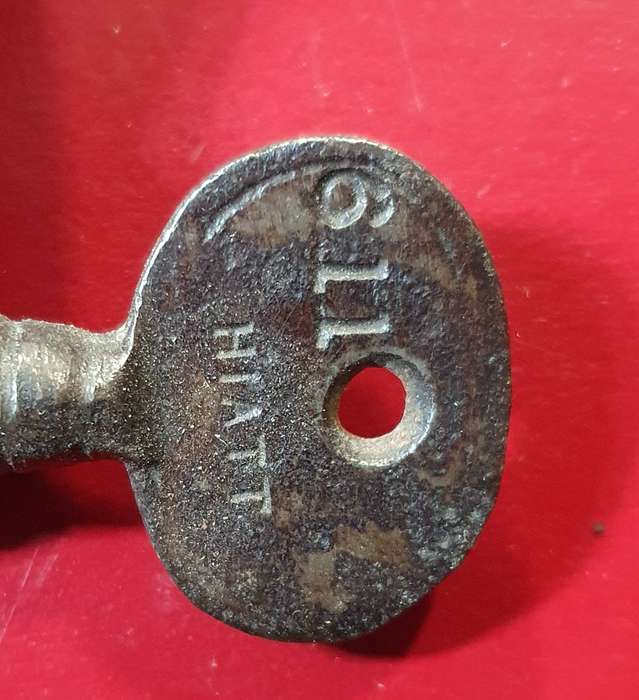 ANTIQUE 1800s HANDCUFFS WITH KEY. WORKING INTACT. HIAT.