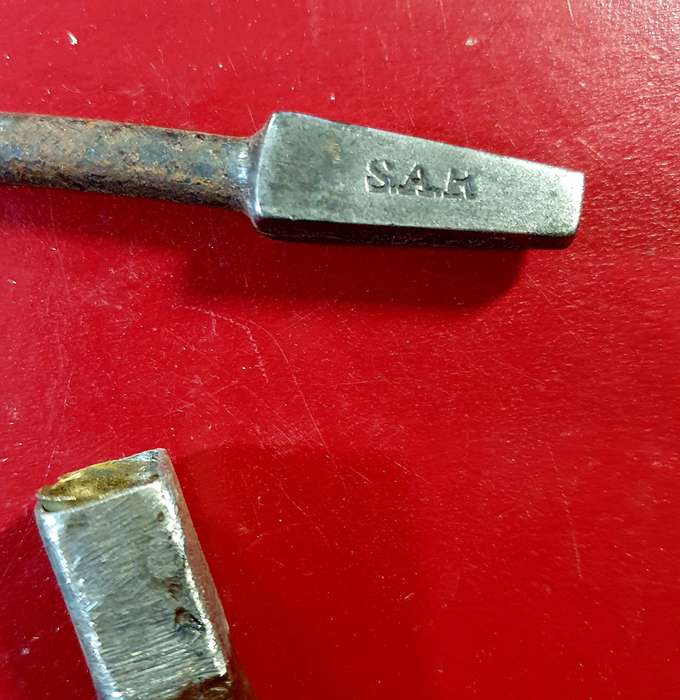 2 X VINTAGE SAR / SAS CONDUCTOR DOOR KEYS.
