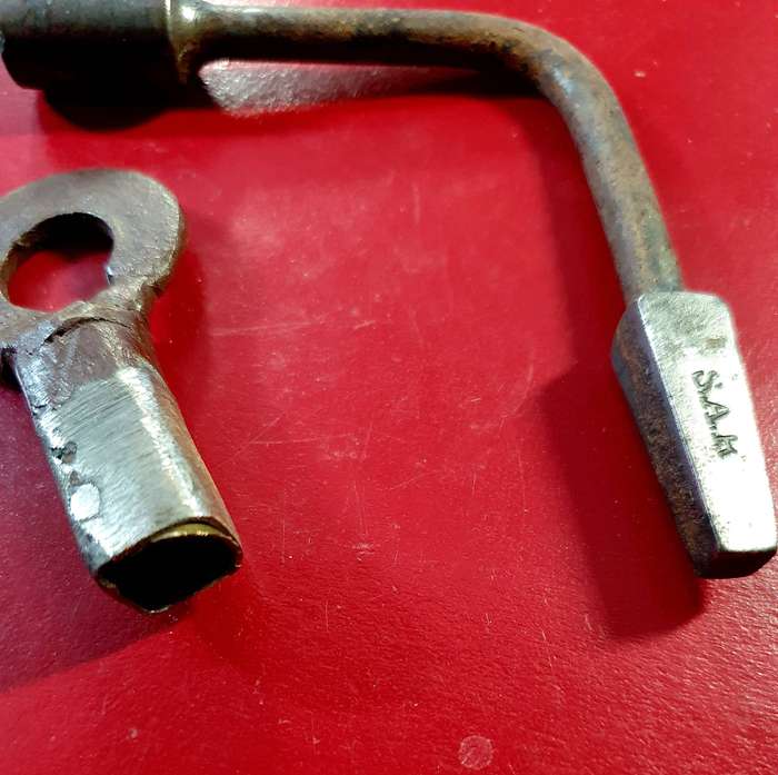 2 X VINTAGE SAR / SAS CONDUCTOR DOOR KEYS.